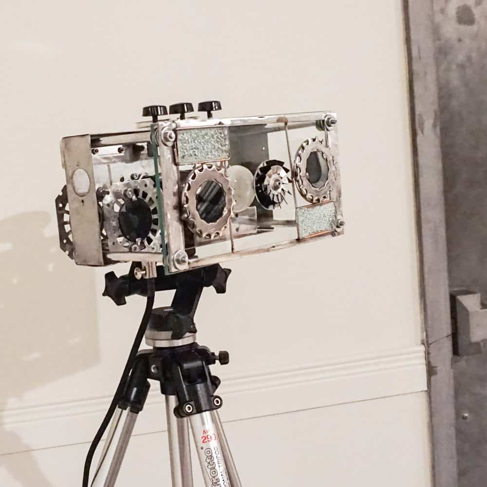 Lampe Byby Marconi 221 A fabriquée à Montréal par Frantzy Creations, conçue à partir d’une radio vintage et de pièces recyclées
