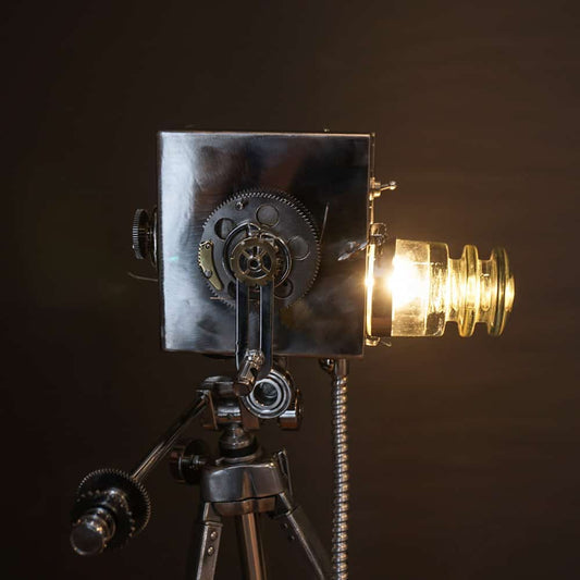 Lampe Fusible Haute Tension conçue à Montréal par Frantzy Creations à partir de pièces électriques recyclées
